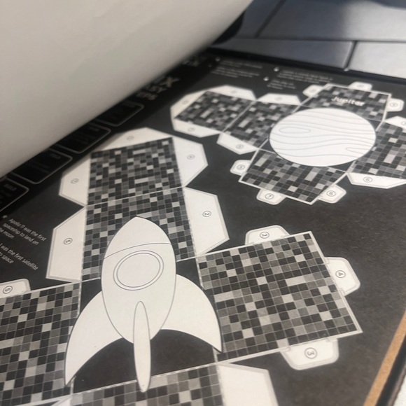 Elmer’s Glow In The Dark Diorama Solar System Themed kit. 13 piece Kit . New - Picture 9 of 10